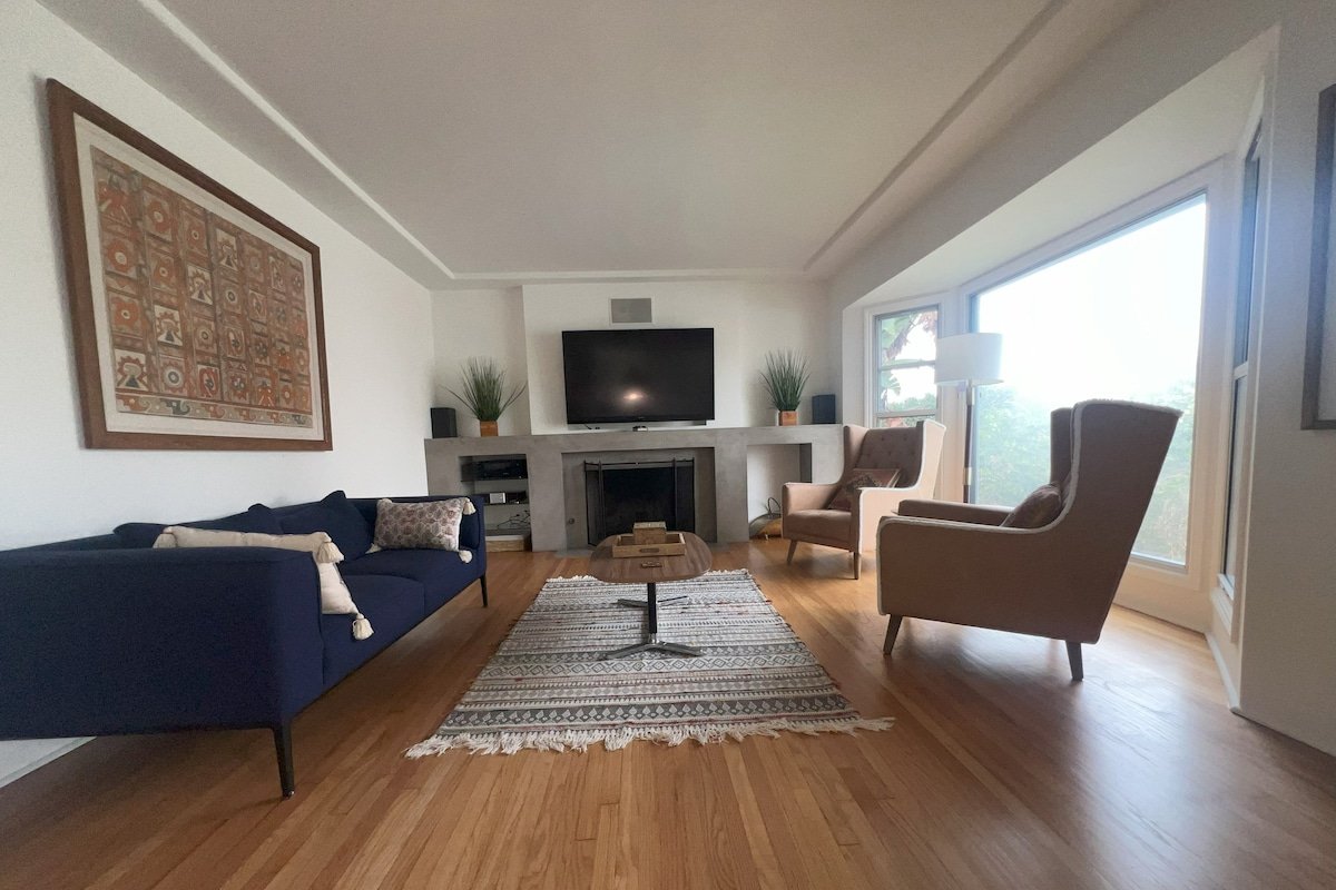 Coastal LA Retreat – Huge & Amazing Floor Plan gallery image 5