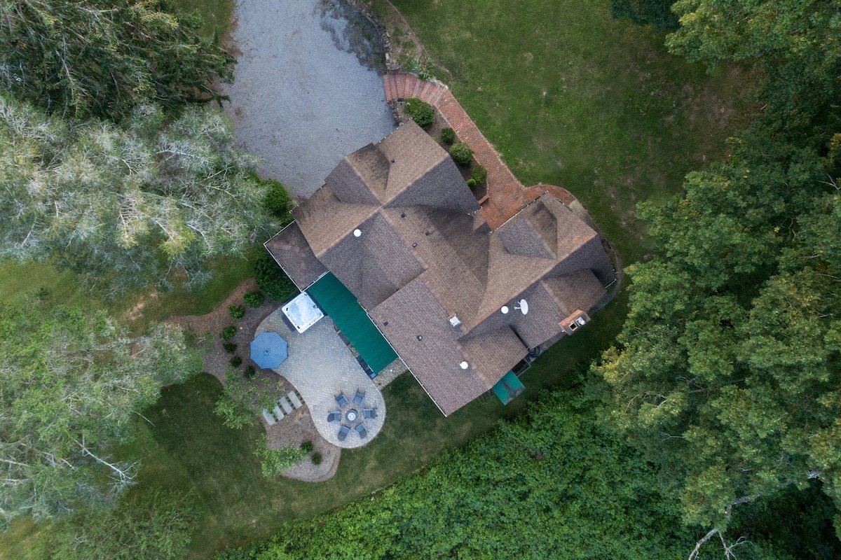 Dog Friendly, Hot Tub & Fire Pit gallery image 3