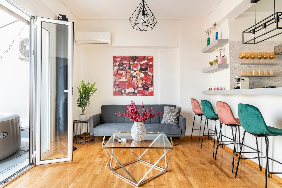 Amazing 2BDR Boutique Plaka Apt w/Heated Jacuzzi gallery image 2