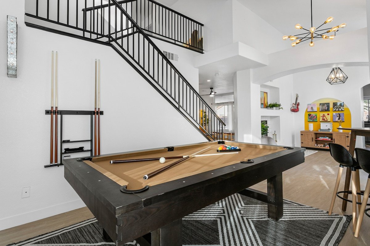 Vegas Getaway w/ Pool, Hot Tub, BBQ & Game Room! gallery image 4