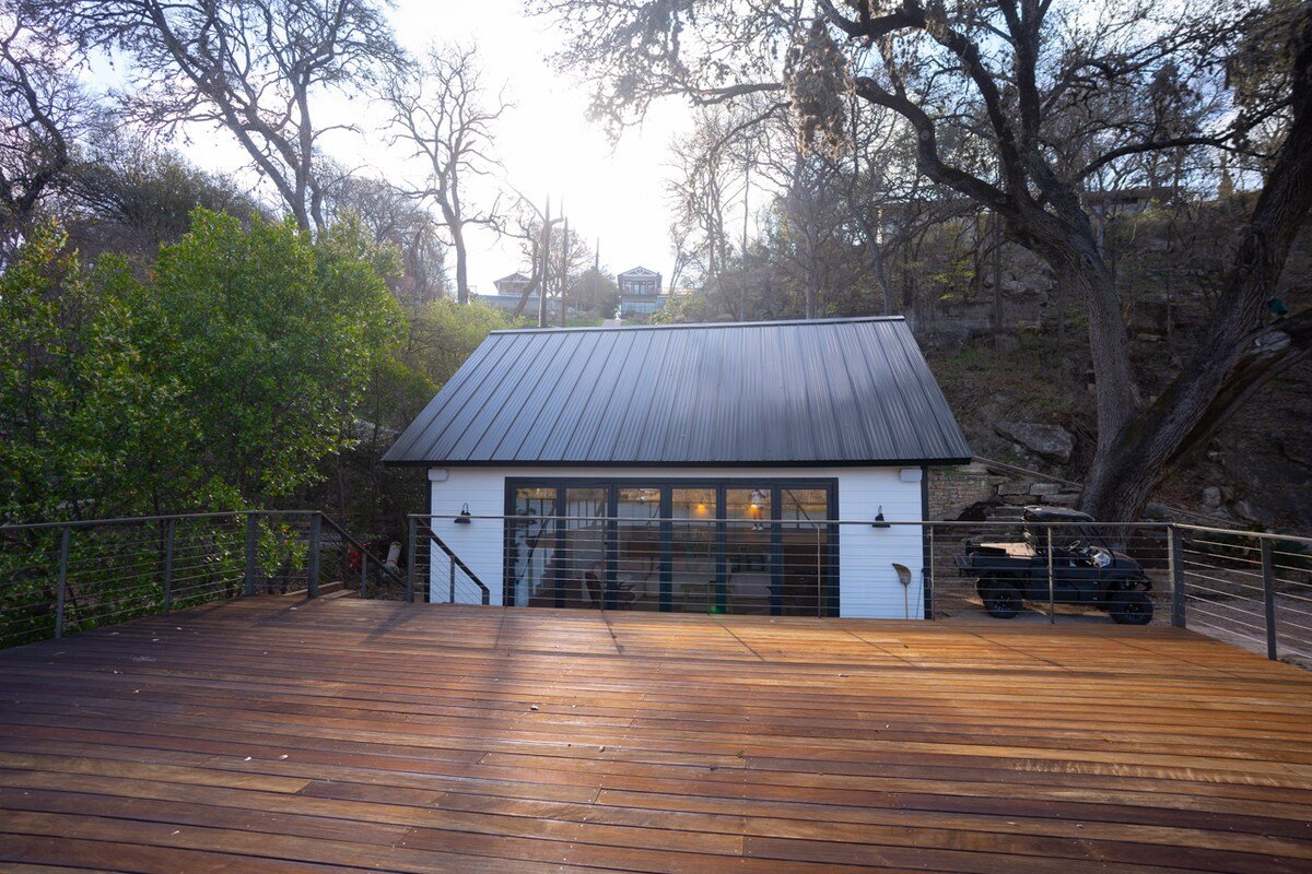 Lakeside Cabin + Pickleball gallery image 3