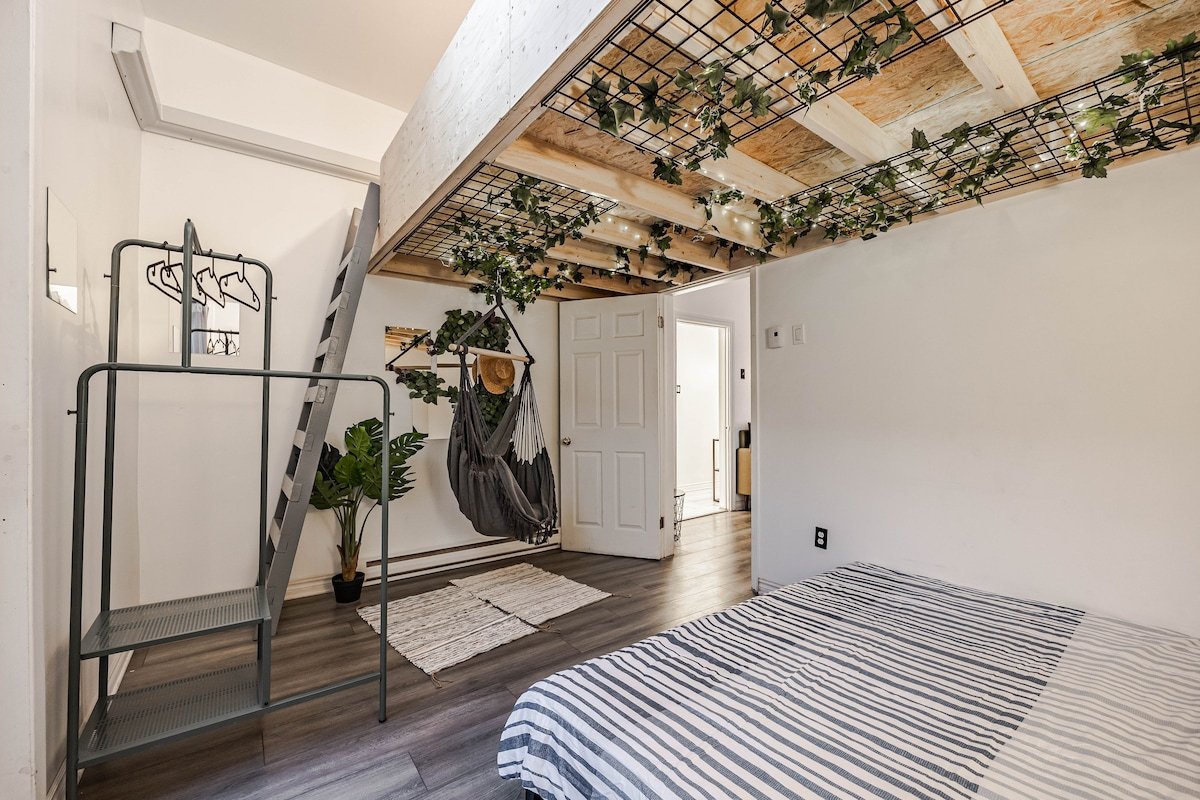 Massive 2 Storey Sleeps 20 w/ FreeParkings gallery image 4