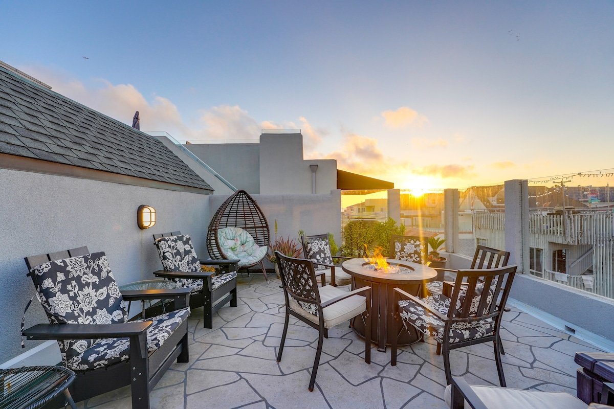 Beach Home Steps to the Sand. Ocean View Patio! gallery image 5