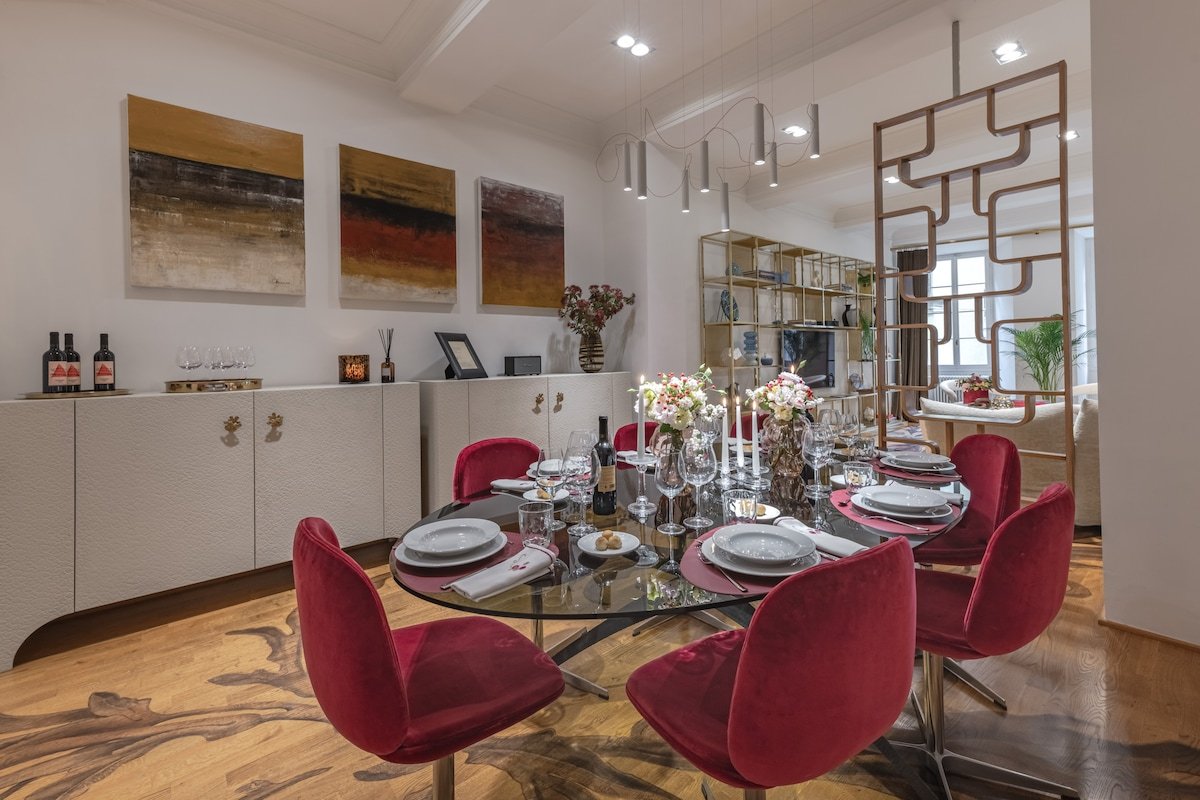 Luxury, location & comfort w/complimentary wine! gallery image 3