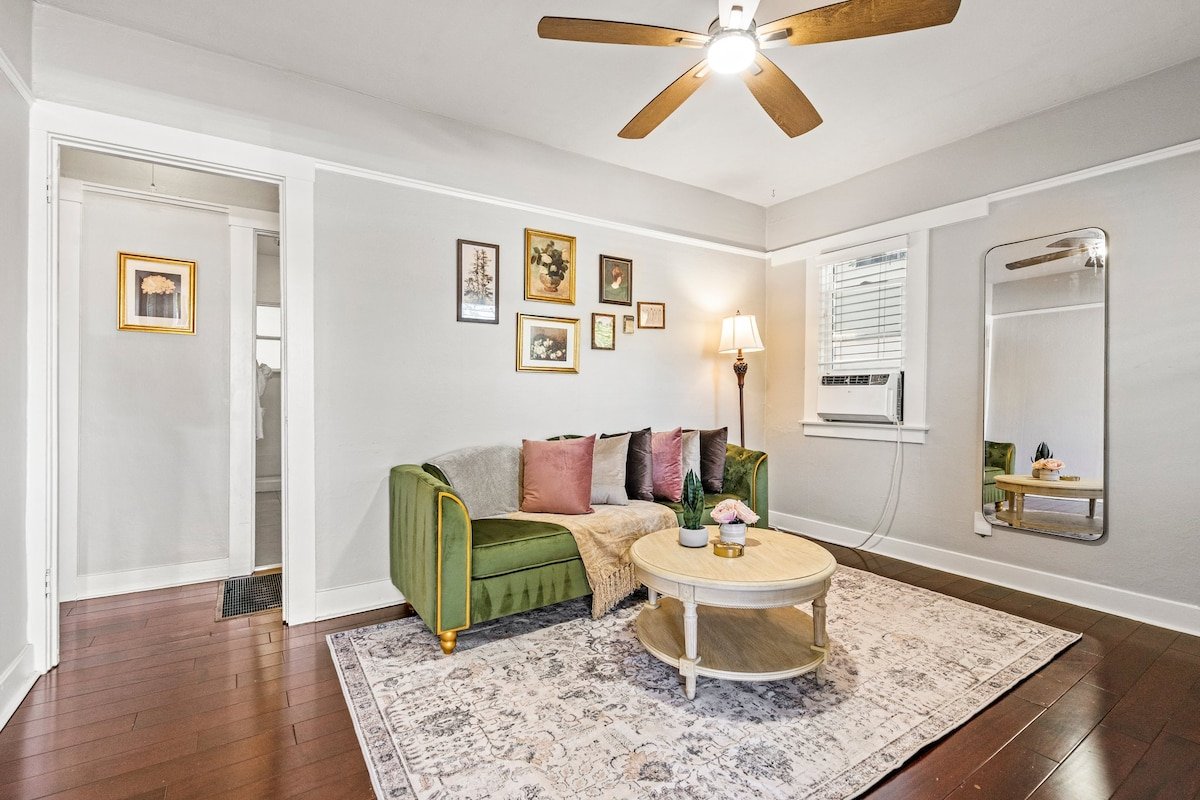 Palo Alto Charming Cottage RightbyStanford Cal Ave gallery image 2