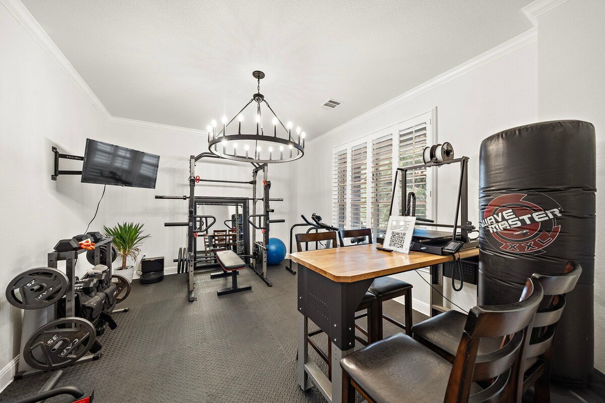 Austin Epic Stay | Yoga Gym | BBQ Yard WiFi Games gallery image 4