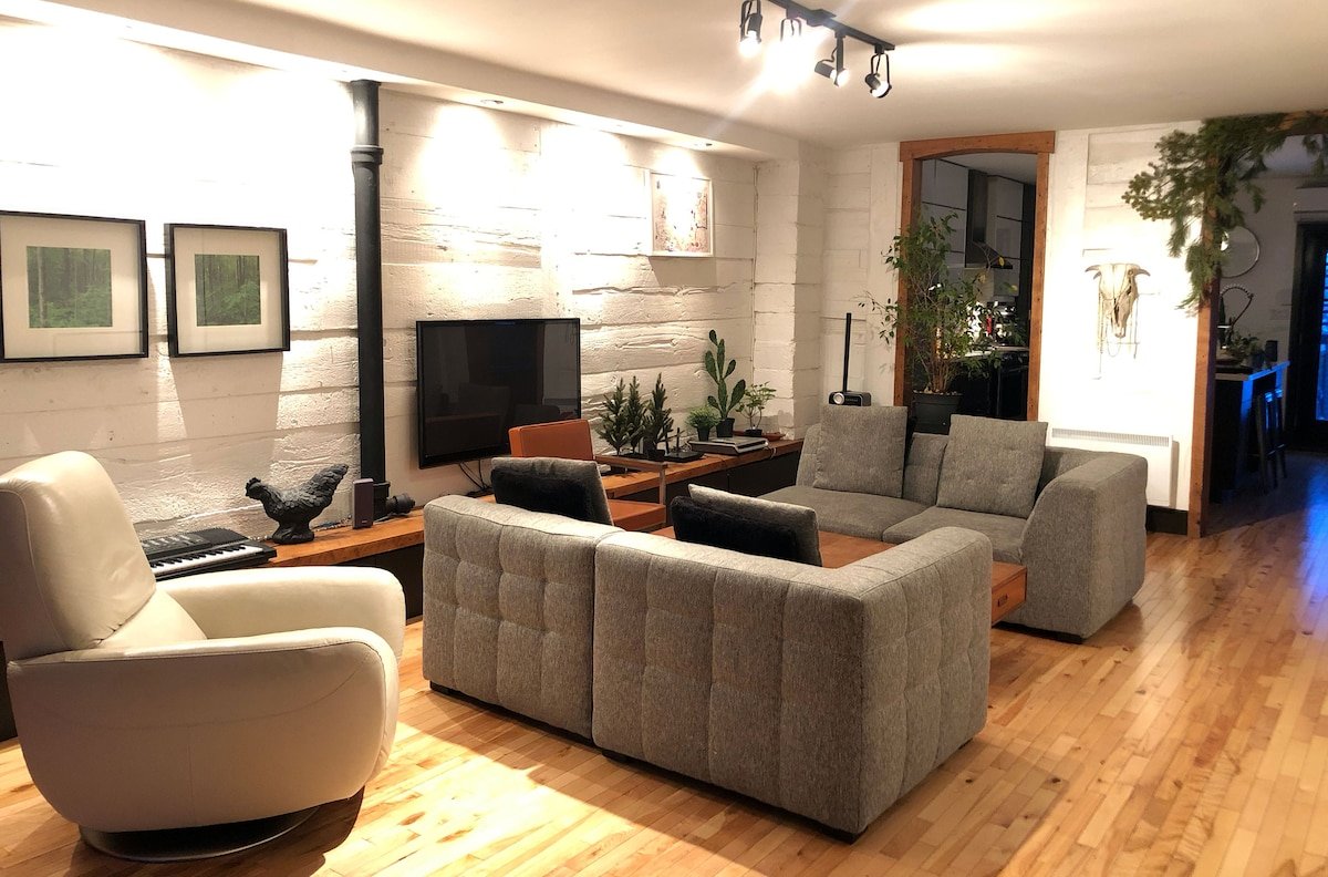 Big house for 7 (15 min. to downtown) gallery image 4