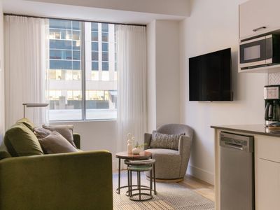 Sonder Rideau | Spacious Two-Bedroom Apartment