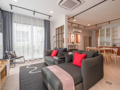 Penthouse for Family and Frds – 6 mins walk to BTS