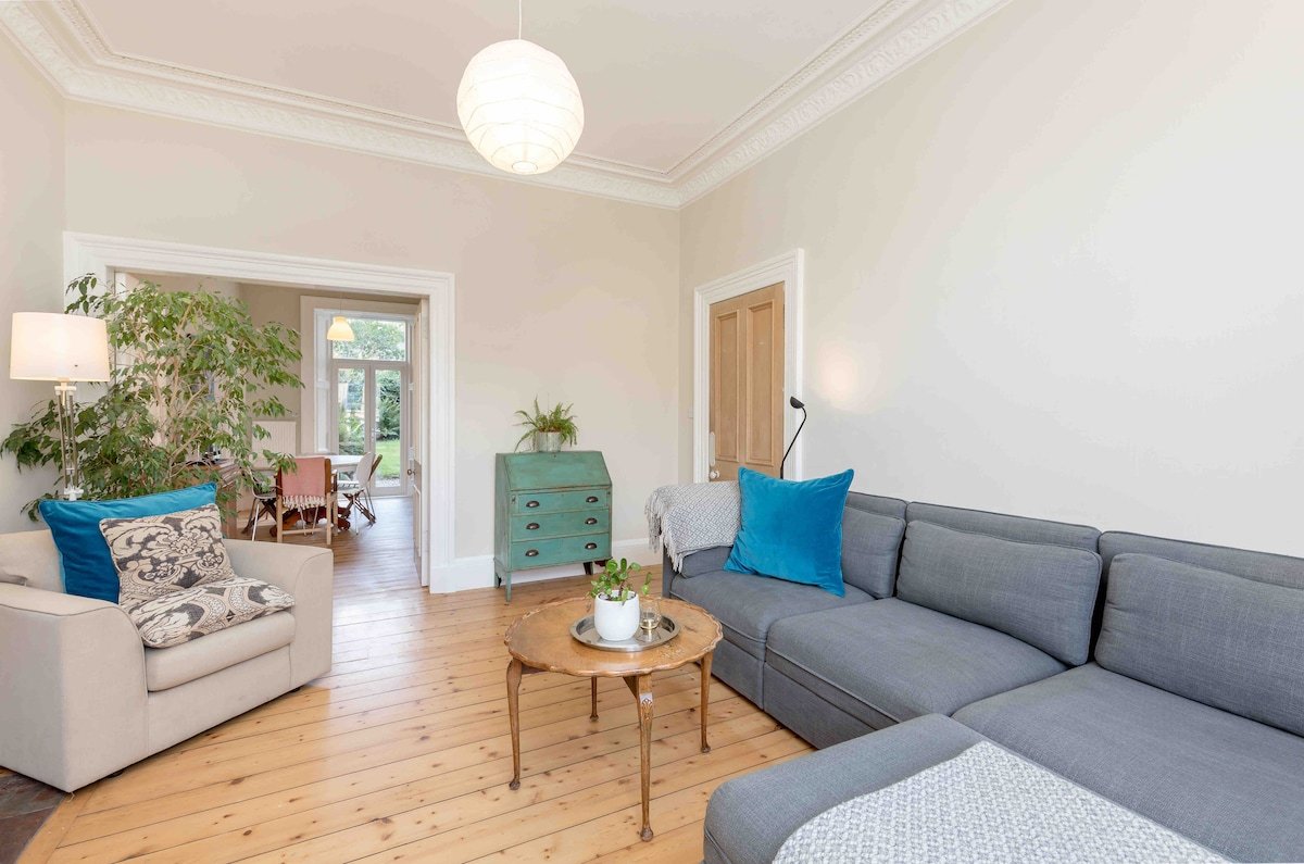 Cosy number 19 with private parking for three cars gallery image 5