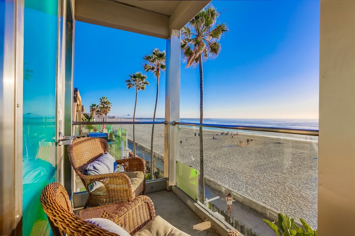 South Beach 5 | Oceanfront 3BR in Mission Beach gallery image 3