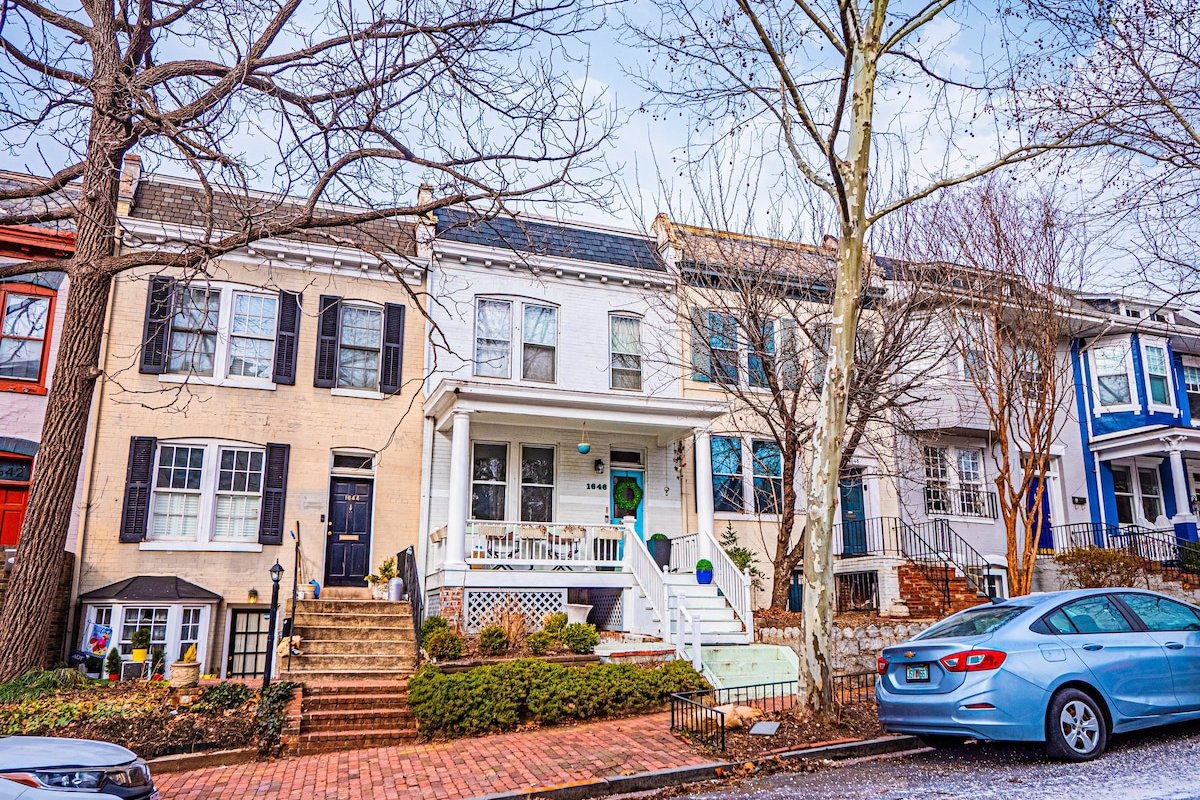 Charming Historic Georgetown Townhome gallery image 2