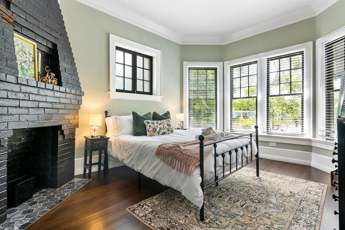 Franklin Conservatoire Mansion- Free Parking! gallery image 4