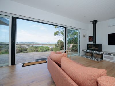 Hilltop Vistas – Pet Friendly!