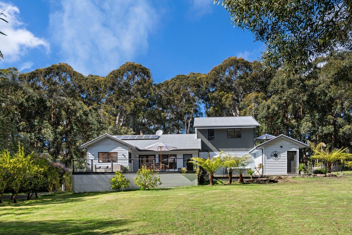 Hilltop Hideaway House gallery image 4