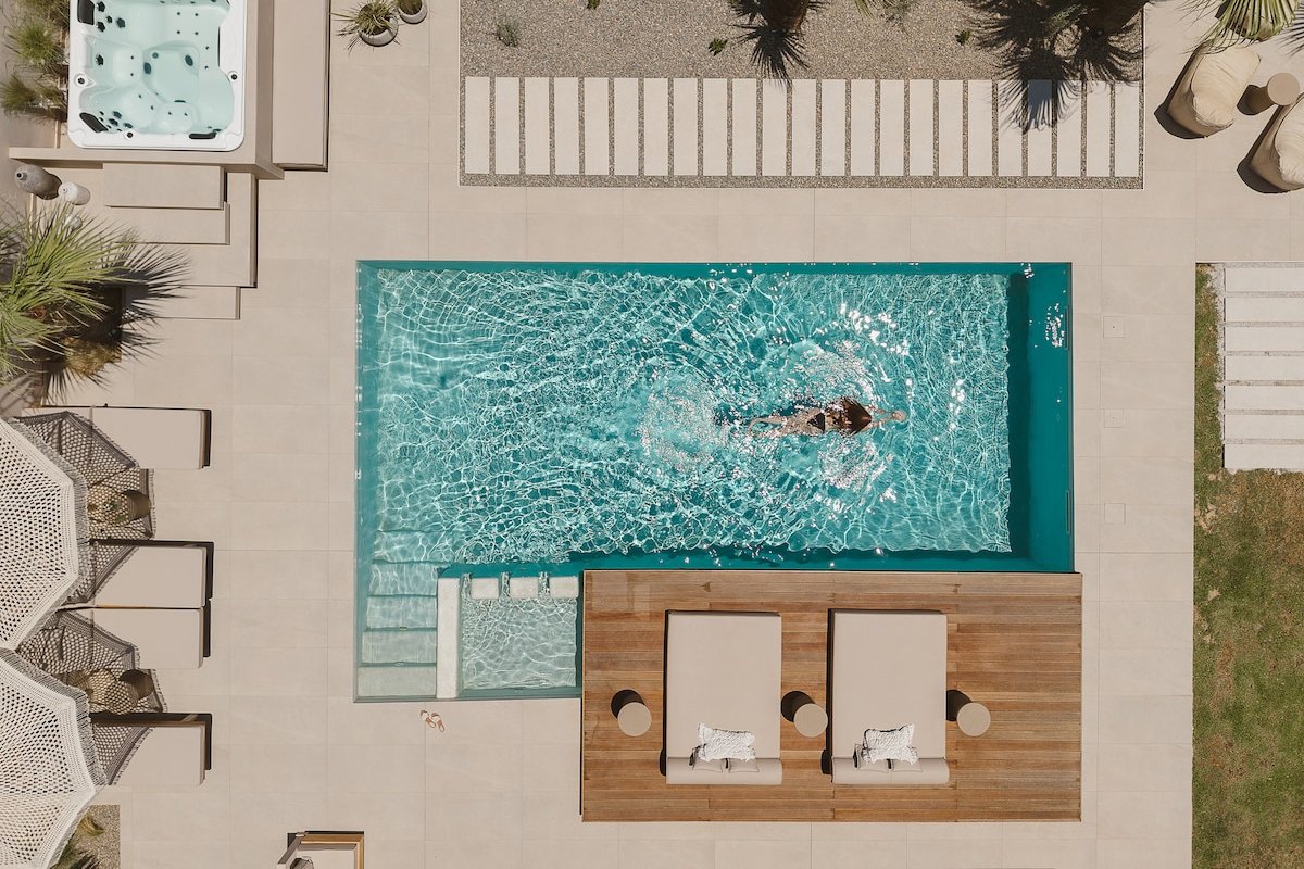 Villa Niolos I, Elegant Villa with Souda Bay Views gallery image 3