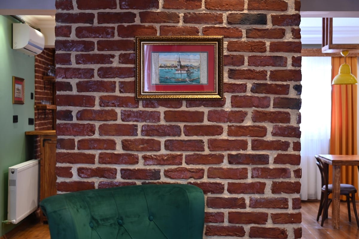 Historic Luxury Dubleks -Jacuzzi & Private Cinema gallery image 4