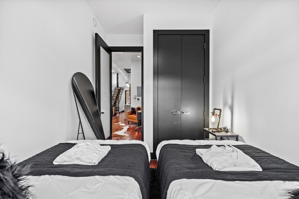 Rustic-Chic 4BR for Groups– Bushwick’s Finest Stay gallery image 5