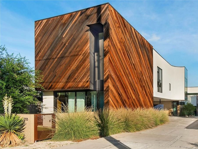 The Austin Oasis – Modern, Spacious & Very Central