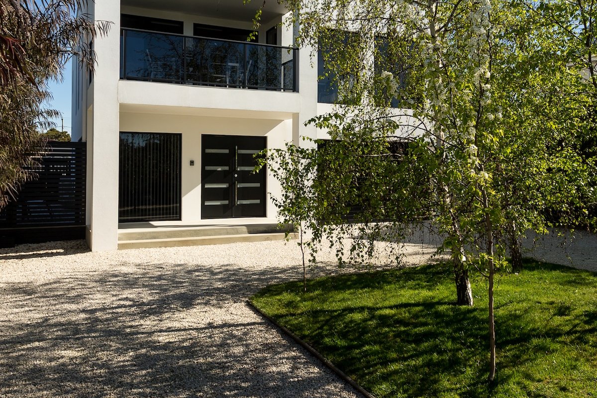 Pearl, for Parties of People gallery image 2