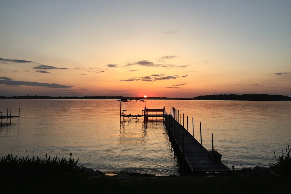 Lake Minnetonka Paradise – Entire Home gallery image 2