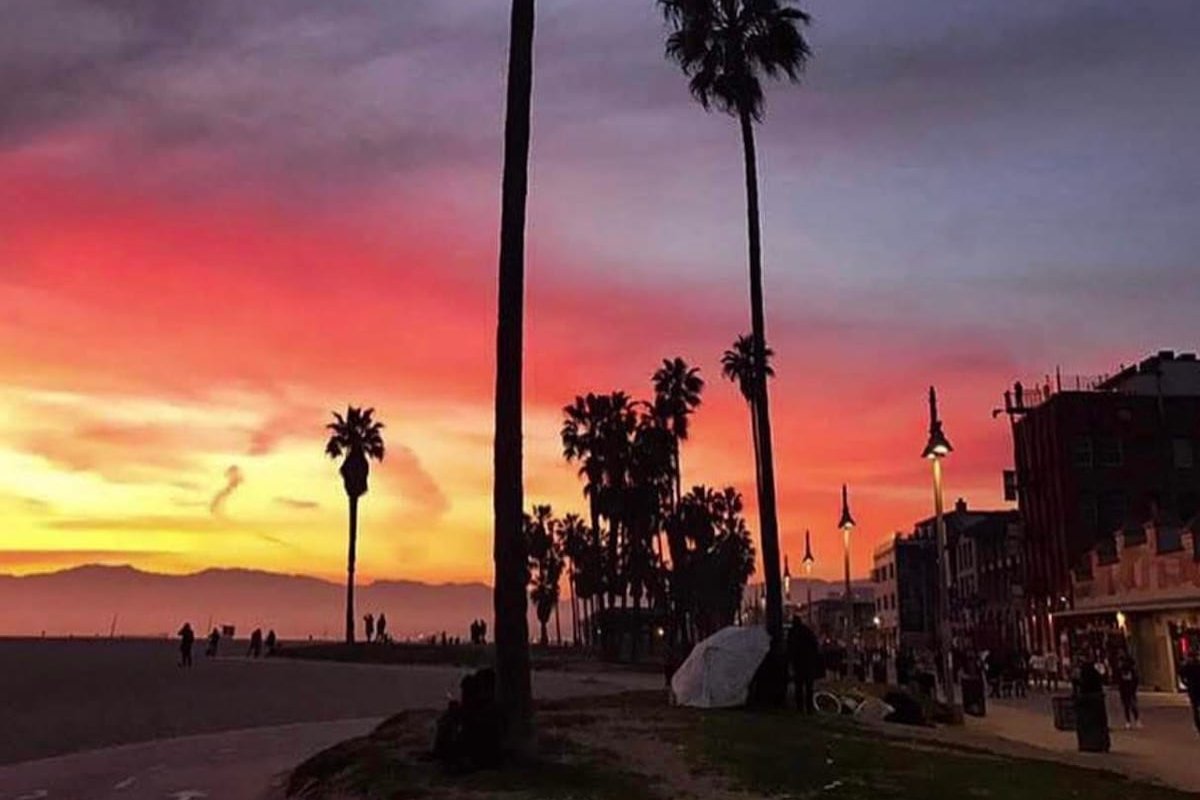 Stylish beachpad steps from beach, on walk streets gallery image 4