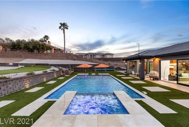 Fully Furnished Henderson Hideaway by Lake LV gallery image 2