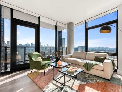 West Loop Scenic Views + Private Balcony Retreat