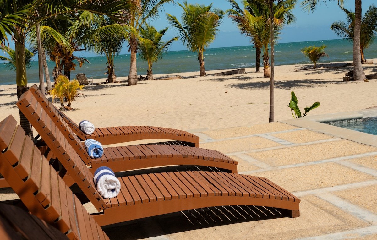 3BD 2BA Penthouse Villa at Sandy Feet Beach Resort gallery image 4