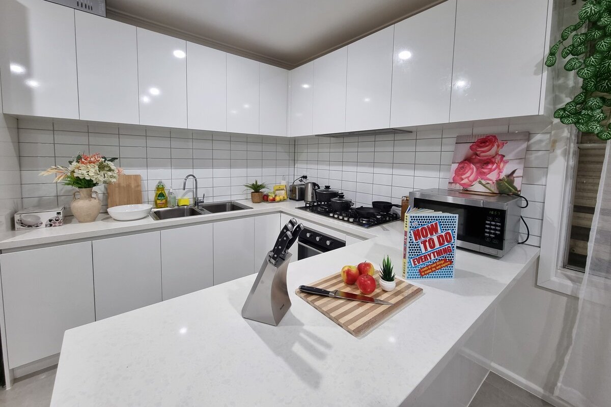 2 House Huge Family Retreat 4BR House+2 BRBungalow gallery image 4