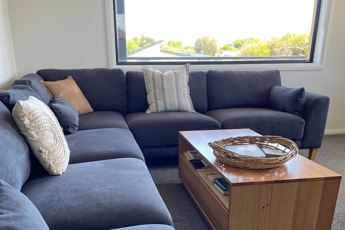 Spacious Retreat House ~Indoor Heated Mineral Pool gallery image 4