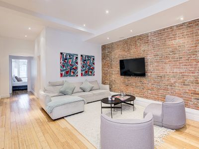 Huge 4 BR Apartment in the heart of Downtown!