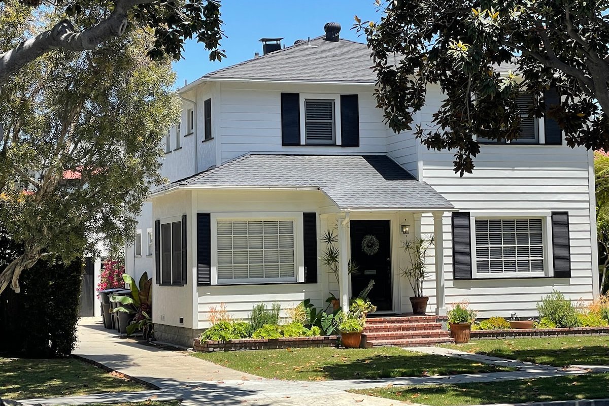 Big House at the Beach / Near Convention Center gallery image 2