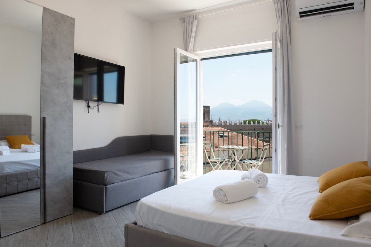 Centro Storico/Spaccanapoli – 3 Camere 3 Bagni gallery image 3