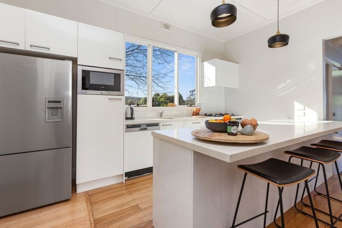 Ollie’s View – Breathtaking views to ocean & bush gallery image 4