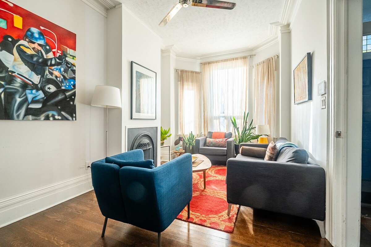 Unique 3 BR House in Trendy Queen West – Sleeps 6! gallery image 4