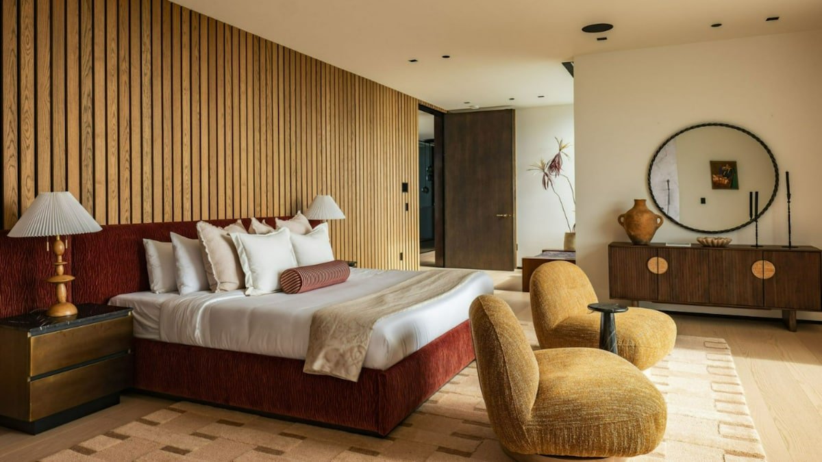 Designer Coastal Retreat in Modern Malibu Haven gallery image 5