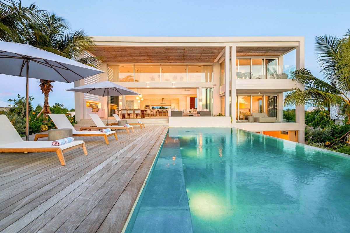 Beach Enclave Grace Bay V7 – 4BD Oceanview Villa