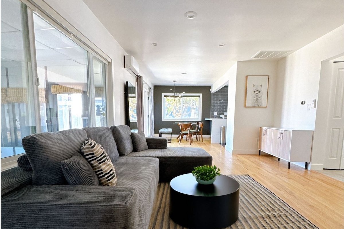 Torrance Retreat: 3 BDR, 2BR gallery image 2