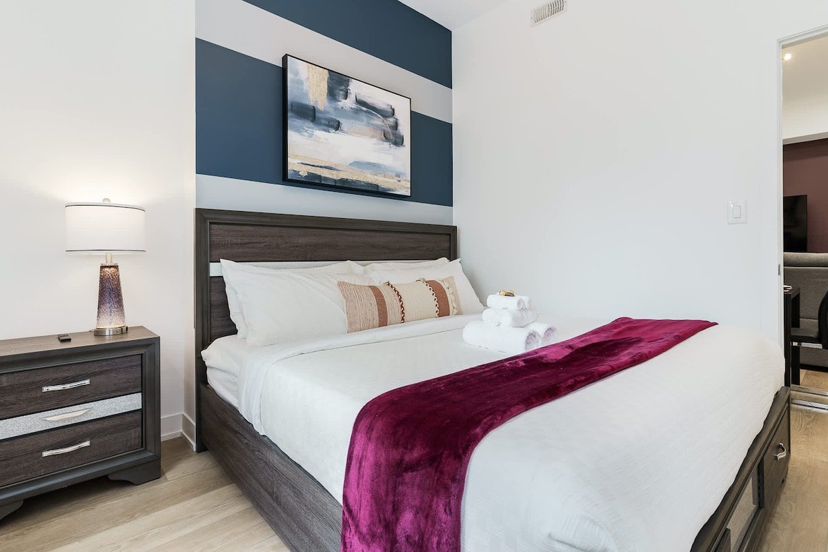 Casa Hotels McCaul | Brand New Stylish DT Stay gallery image 4