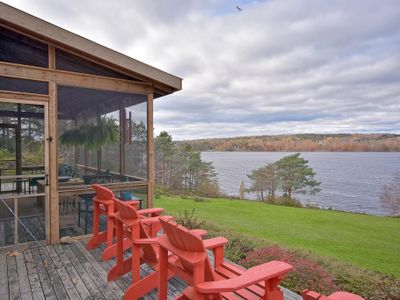 Peaceful 4-bedroom WATERFRONT home with hot-tub