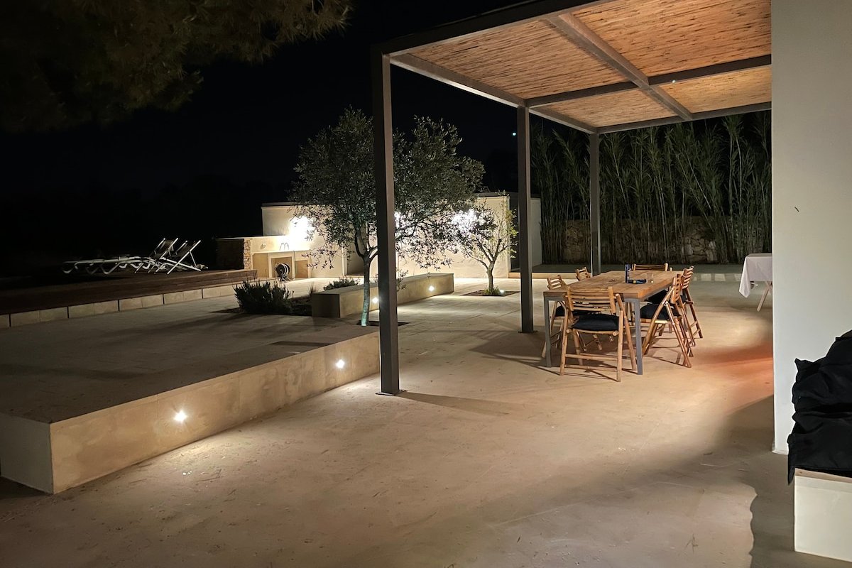 Villa nel Parco fronte mare con piscina e giardino gallery image 4