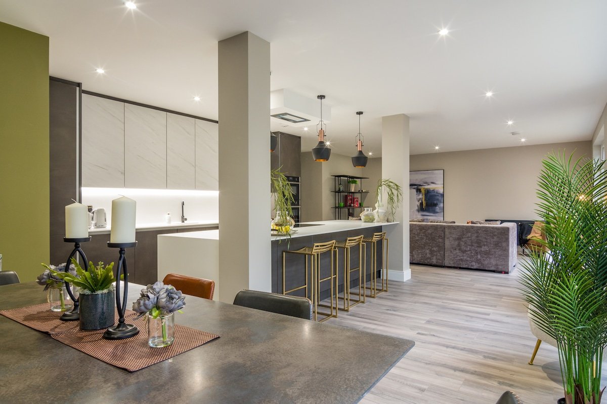 Duo of 2 luxury villas, 2 Hot tubs, sleeps 12 gallery image 4