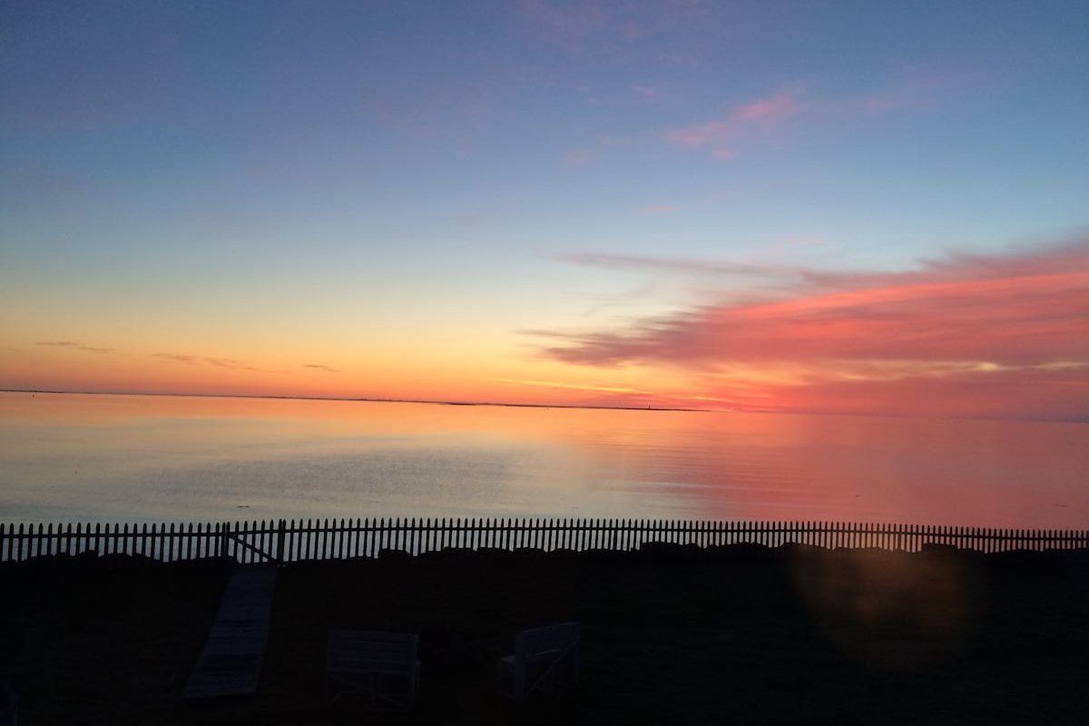 WATERFRONT CHALET ST-THOMAS gallery image 2