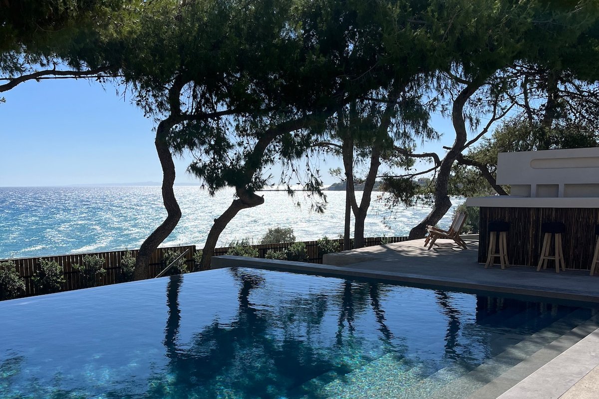 Bozonos Beachfront villa with Heated Pool gallery image 2