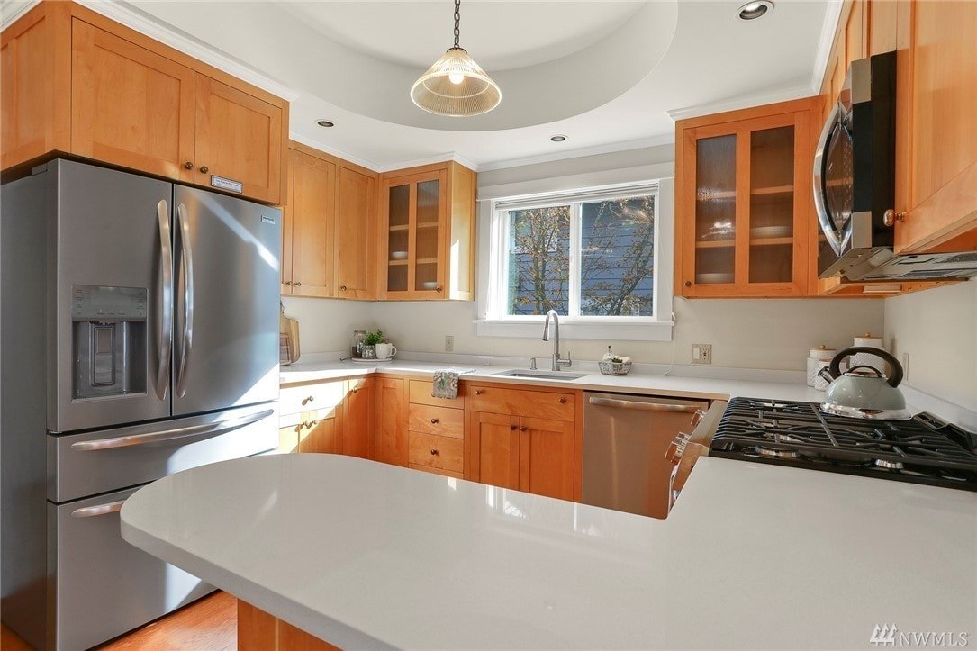 Spacious Sycamore Retreat on Phinney with View gallery image 3