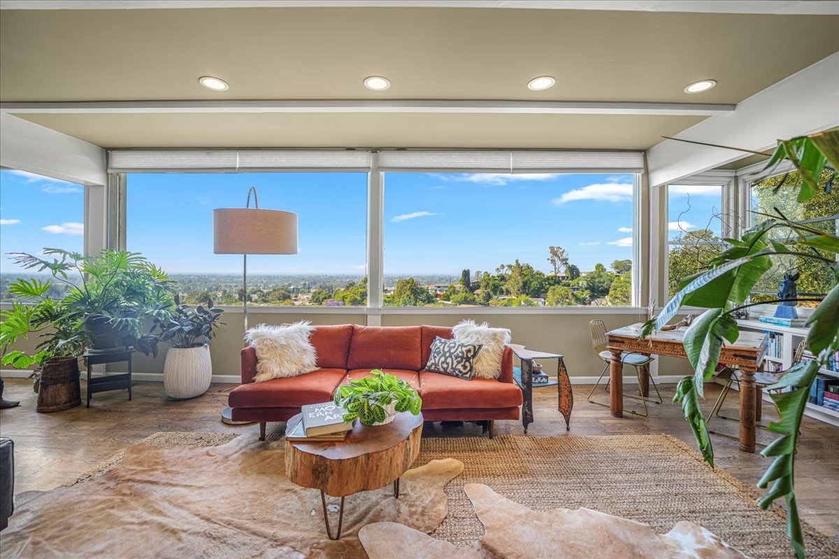 Quintessential Los Angeles MCM in the hills! gallery image 2