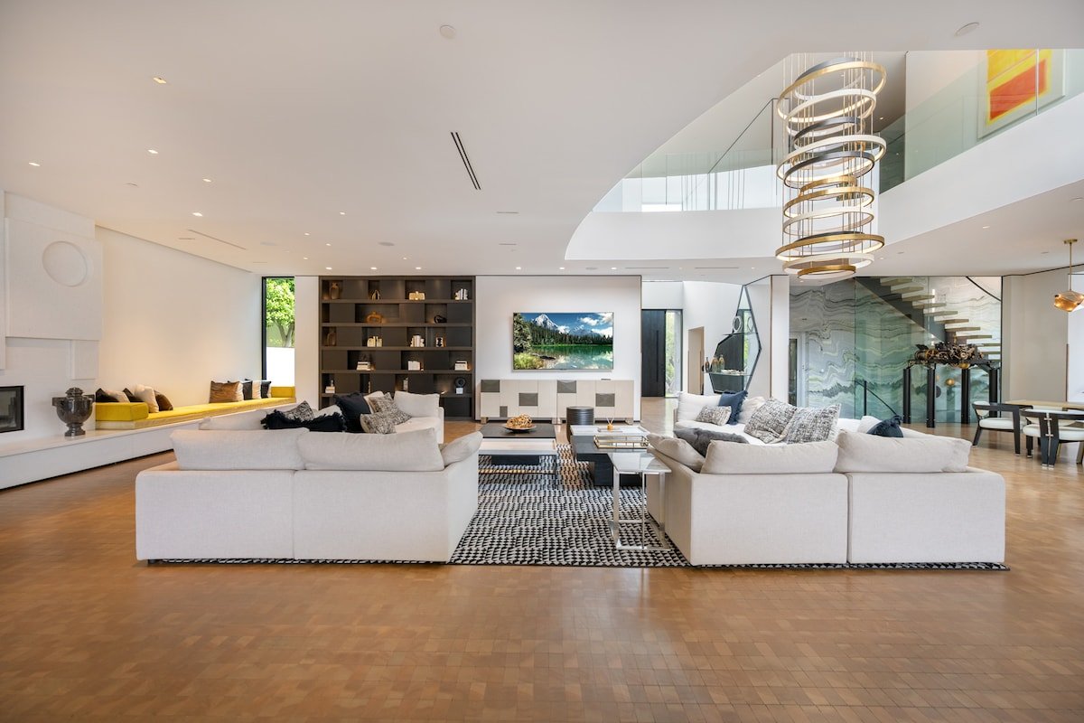 Modern Mansion In rodeo gallery image 5