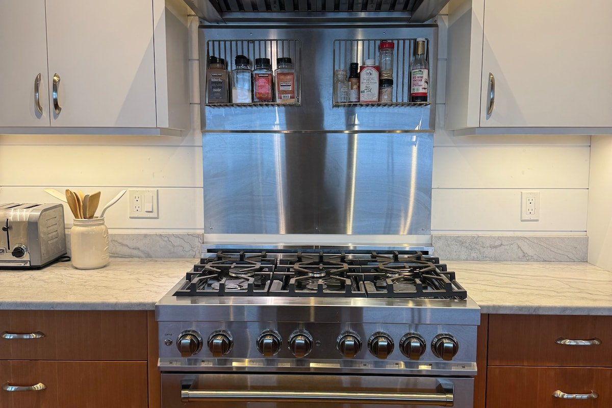 The Vesuvius – Oceanfront Home gallery image 5