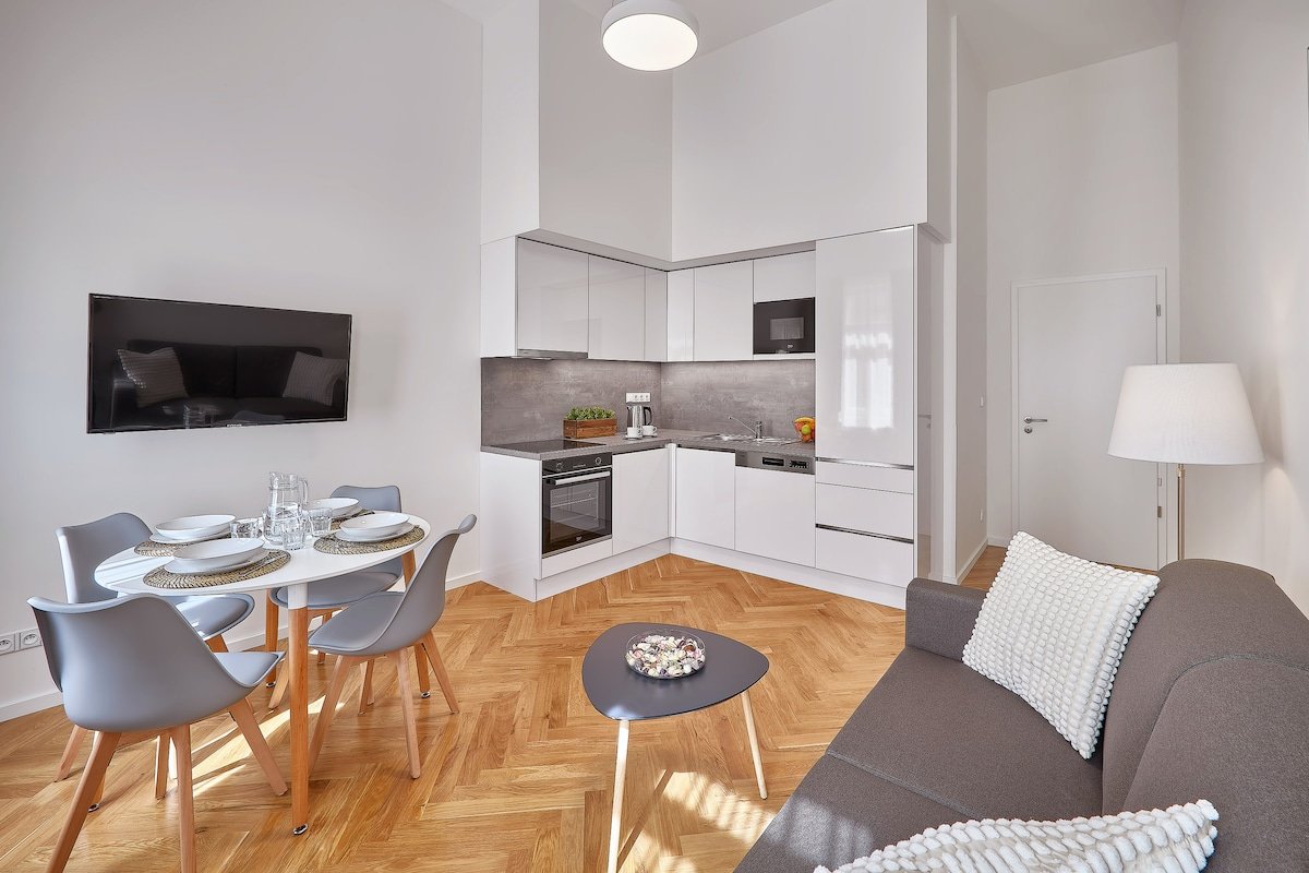 New Spacious 2 Bedroom Apartment gallery image 3